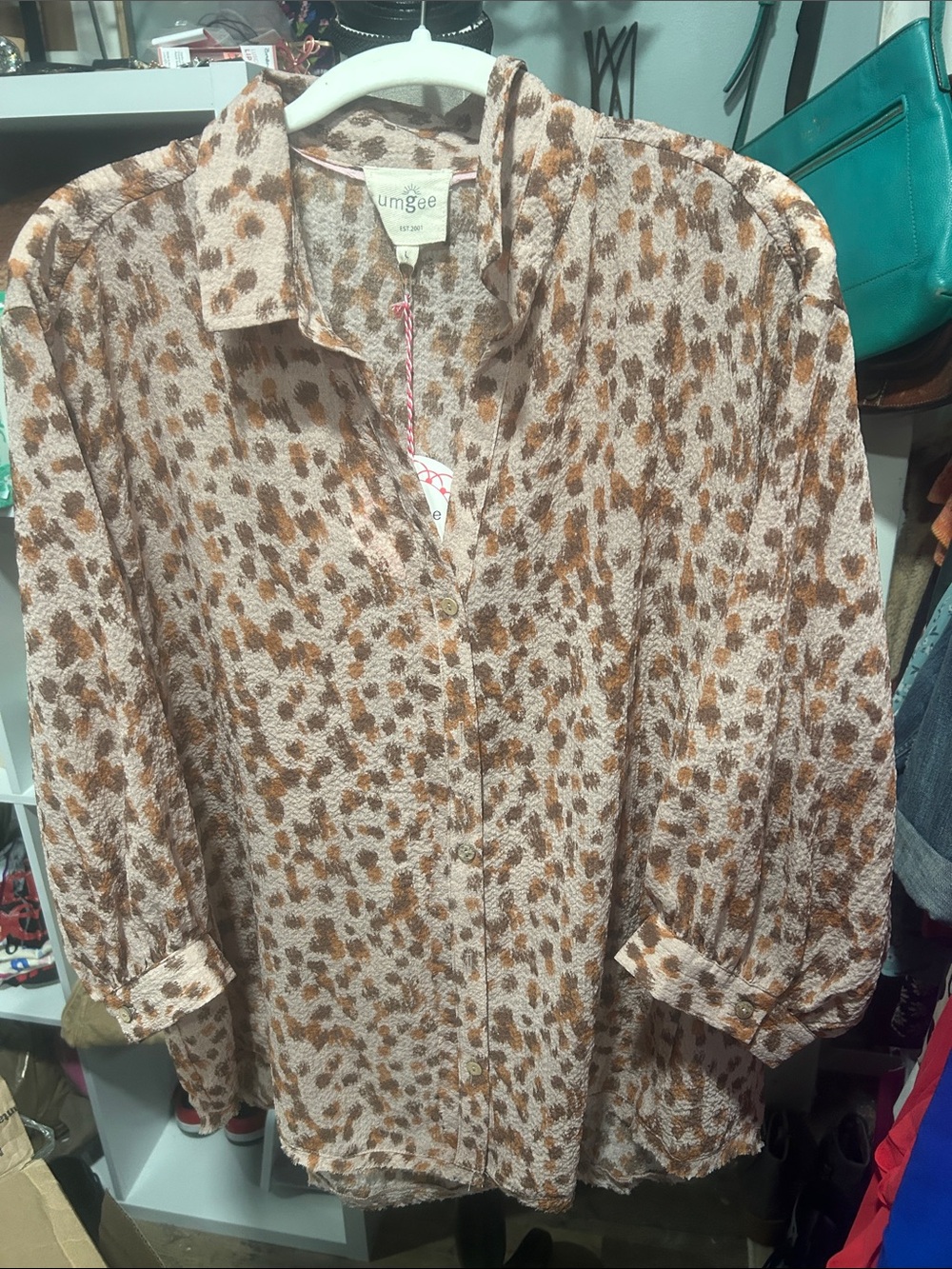 Umgee Tan and Brown Leopard Print Button-Down 3/4 sleeve Shirt PTP 25” L 30”